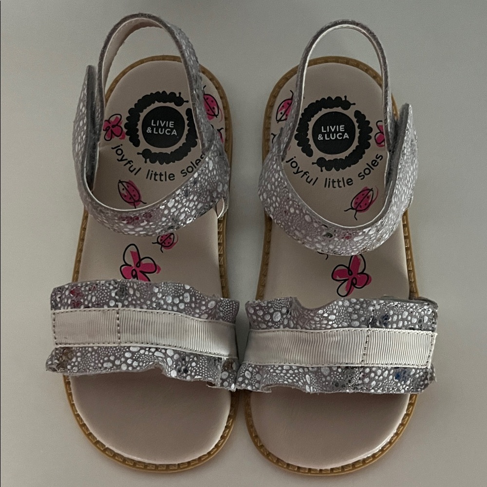 NIB Livie & Luca white floral Ripple sandals